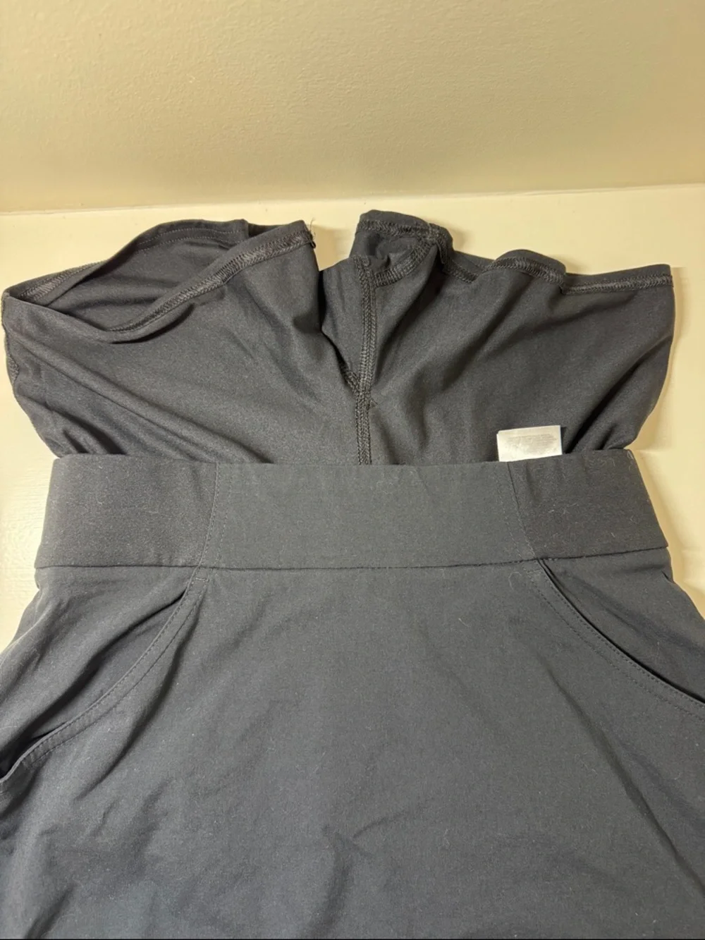 Columbia black skirt with drawstring sides and built in shorts. XS.